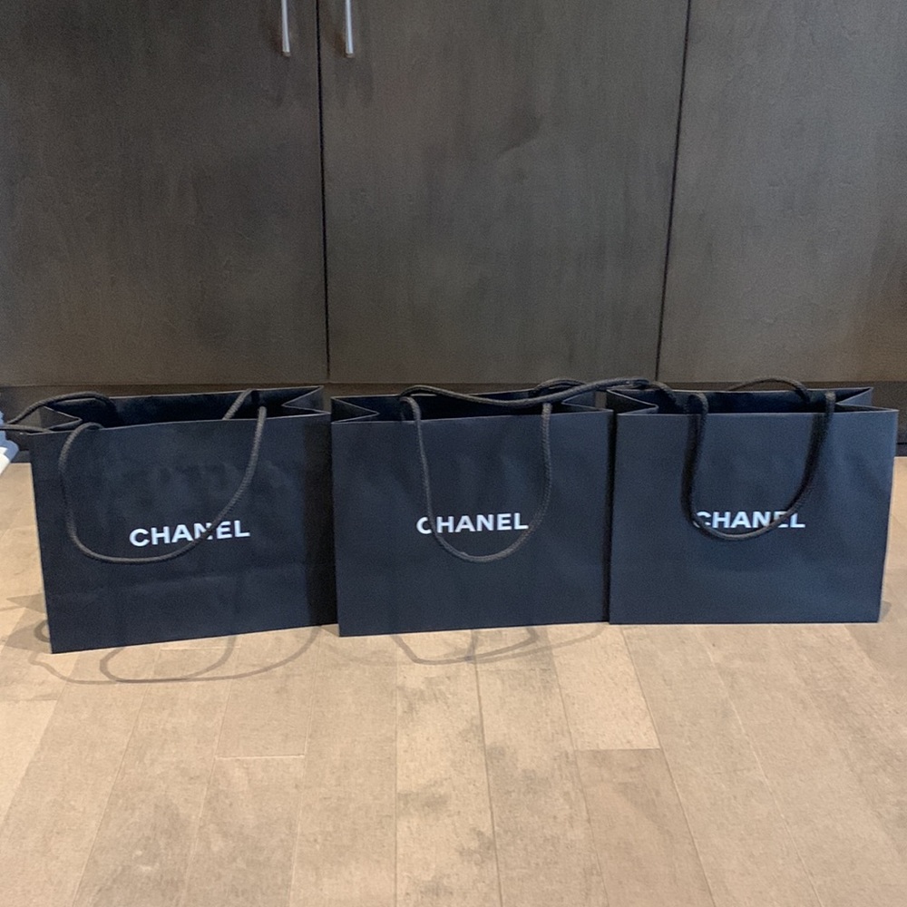Authentic CHANEL Shopping Bags Set of 3 with Camellia | Large Boutique Gift Bags - Picture 6 of 9